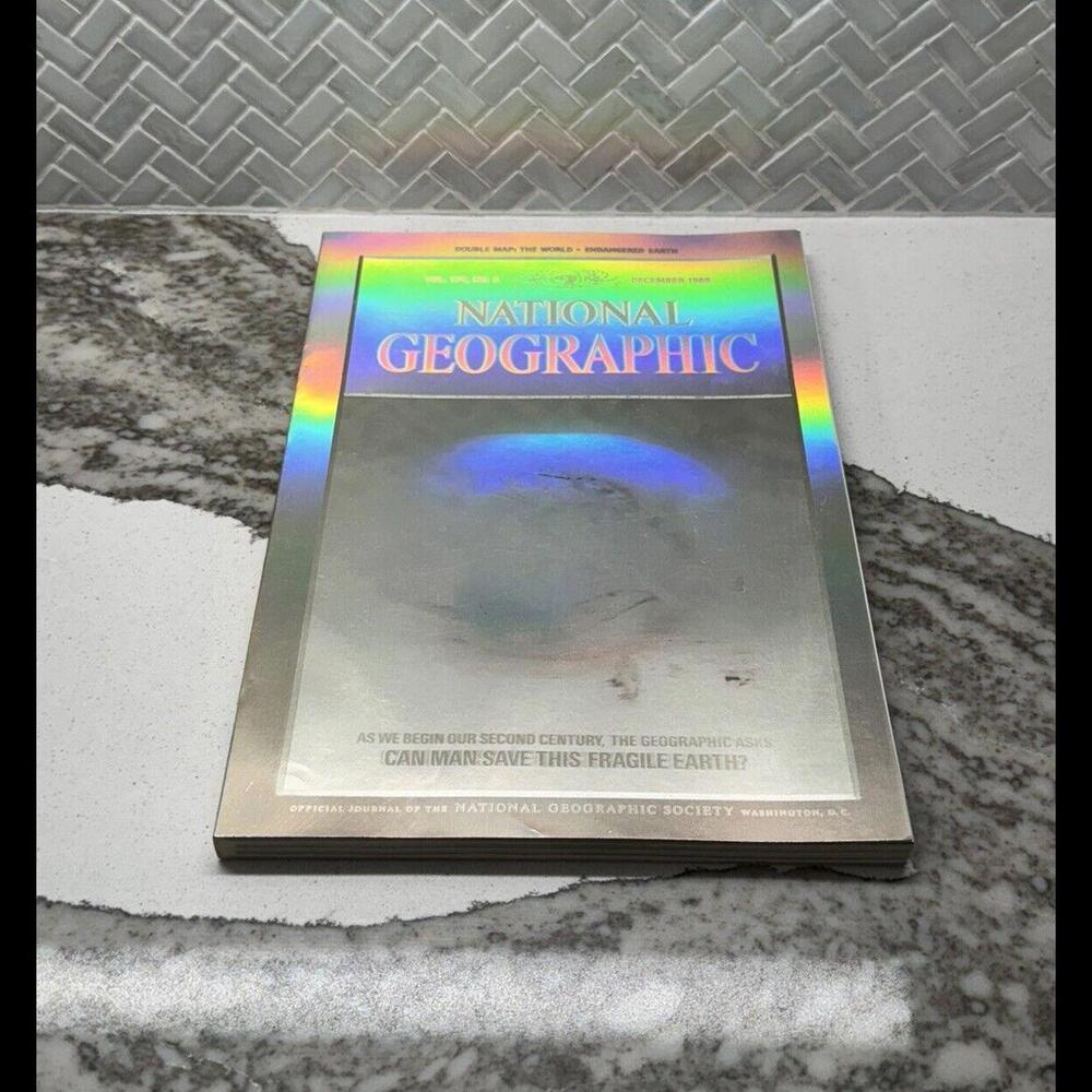 National Geographic Magazine December 1988 Holographic Cover Vol 174 No 6 Very G